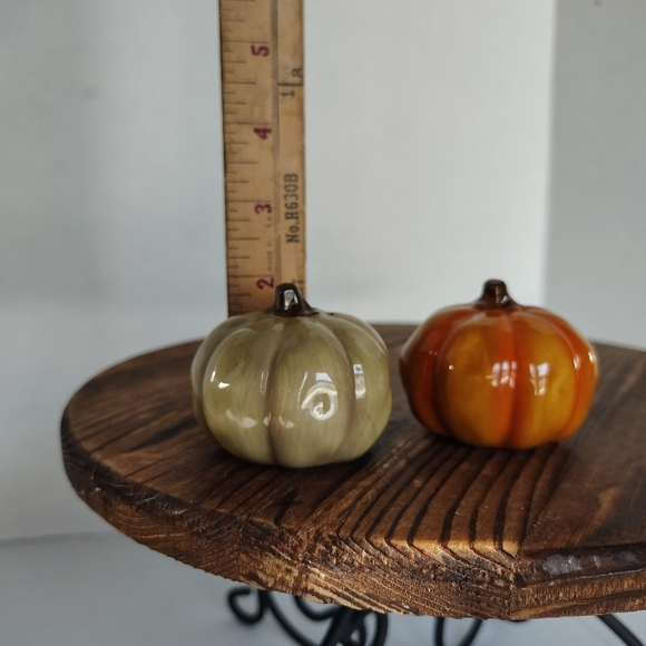 Russ Ceramic Pumpkin Salt and Pepper Shakers Fall Thanksgiving Kitchen Accents - Picture 14 of 16